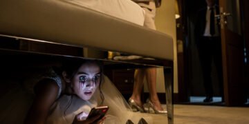 La esposa que se escondió bajo la cama descubrió el verdadero plan de su marido