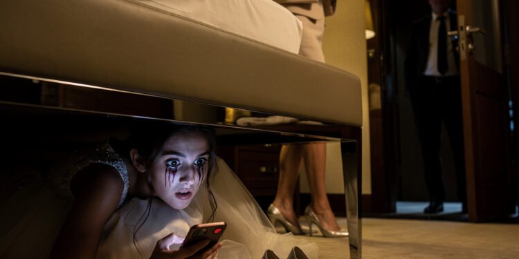 La esposa que se escondió bajo la cama descubrió el verdadero plan de su marido